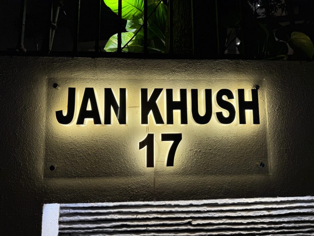 3D letter signage for commercial branding